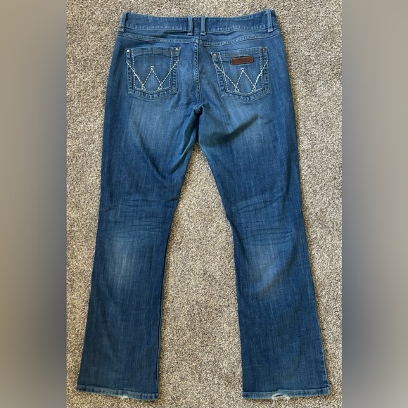 Women’s Wrangler Jeans Size: 13/14 x 34 - Picture 1 of 4